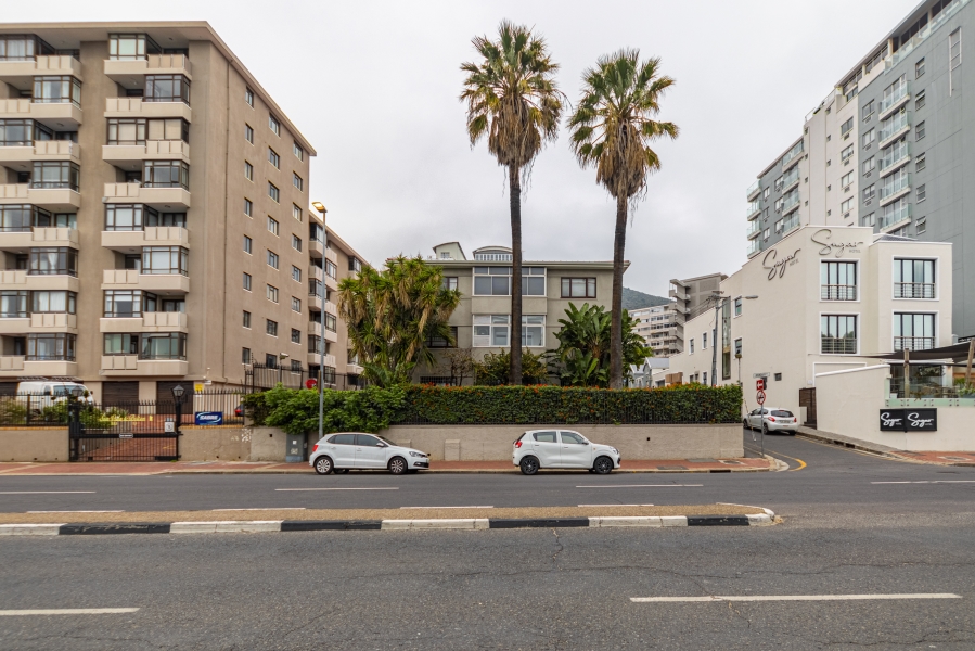 To Let 2 Bedroom Property for Rent in Green Point Western Cape